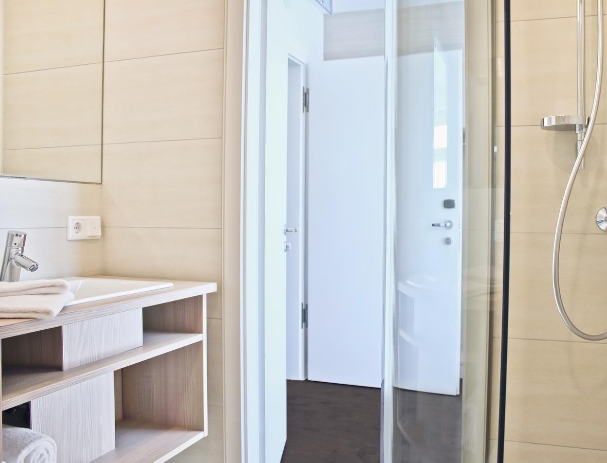 Small Single Room,566834679:JPEG